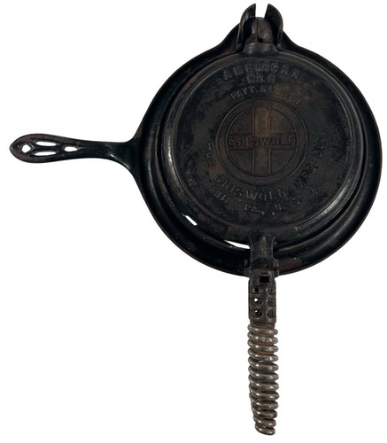 GRISWOLD American #8 Waffle Iron 151 N Complete With Low Base T-154