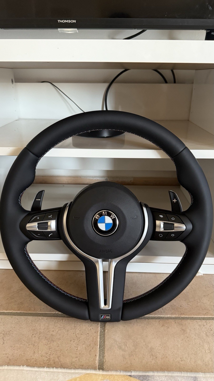 Volant BMW M Séries E ergonomique en cuir perforé pour palettes au volant