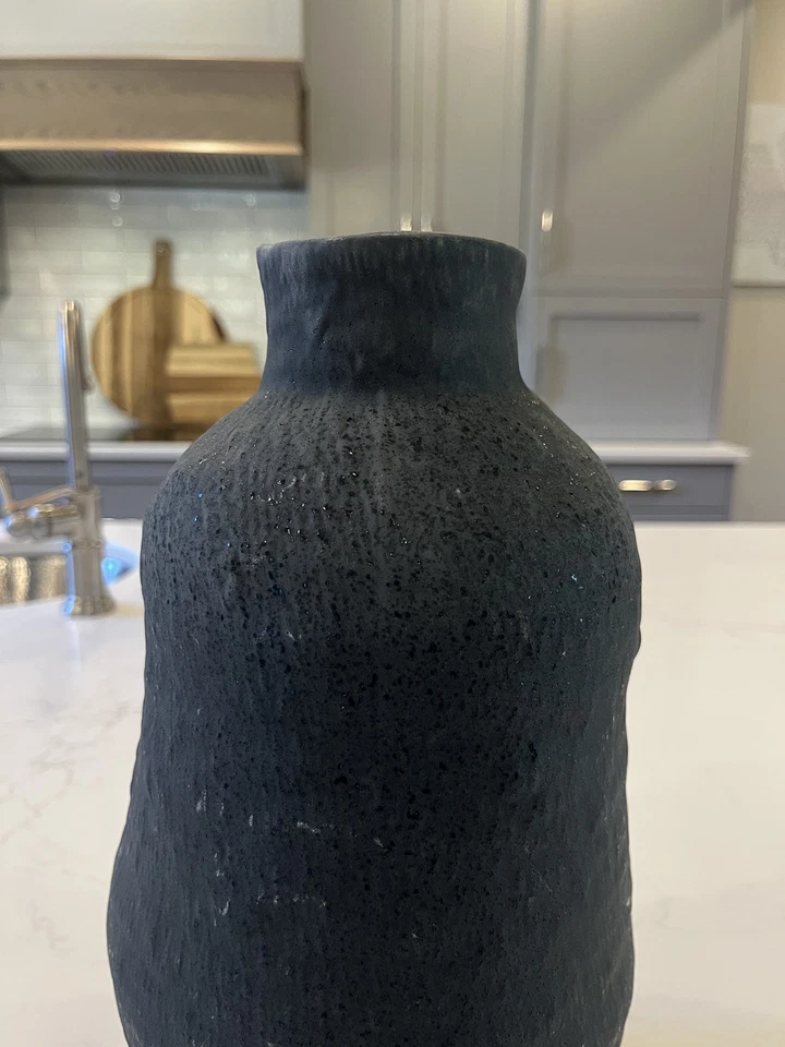 Jarrón artesanal Pottery Barn Tall Frasier descontinuado 13""/pizarra Foto 2 de 4