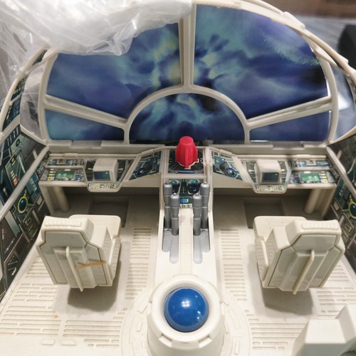 Star Wars Millennium Falcon CD-Rom 1997 Kenner Figure Playset CD Included - Picture 2 of 7