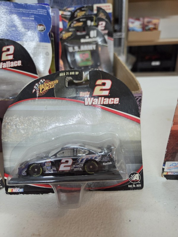 Winner's Circle 1:64 NASCAR 2005 Rusty Wallace #2 Ford Taurus 