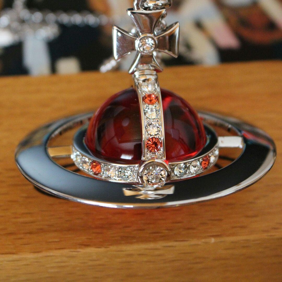 Vivienne Westwood Orb ネックレス Vivienne Westwood「ORB WATCH ネックレス」がローズゴールドカラーで