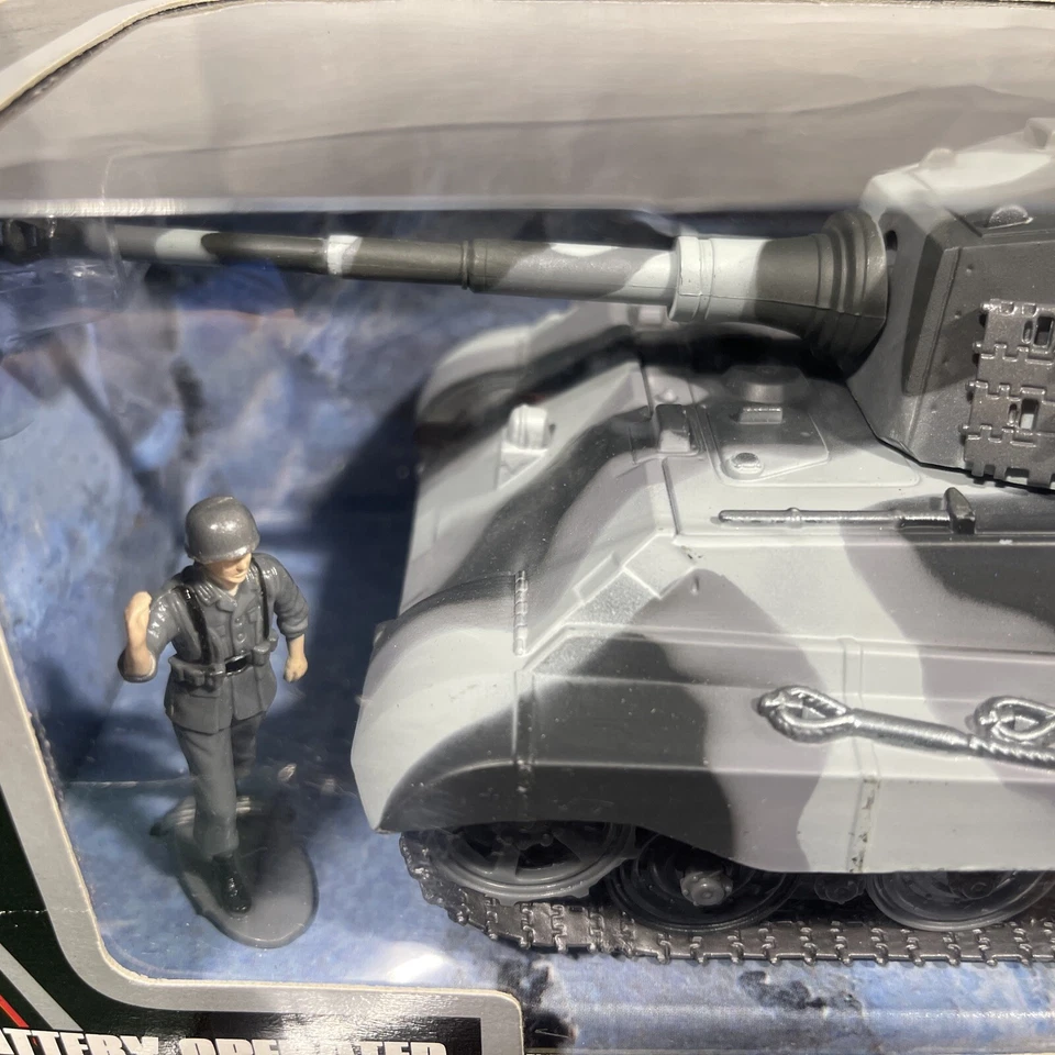 NewRay Die-cast 1:32 WWII King Tiger-M1A1 Tank with/ three Figures Lot Of 4 BOX - Image 3 of 4