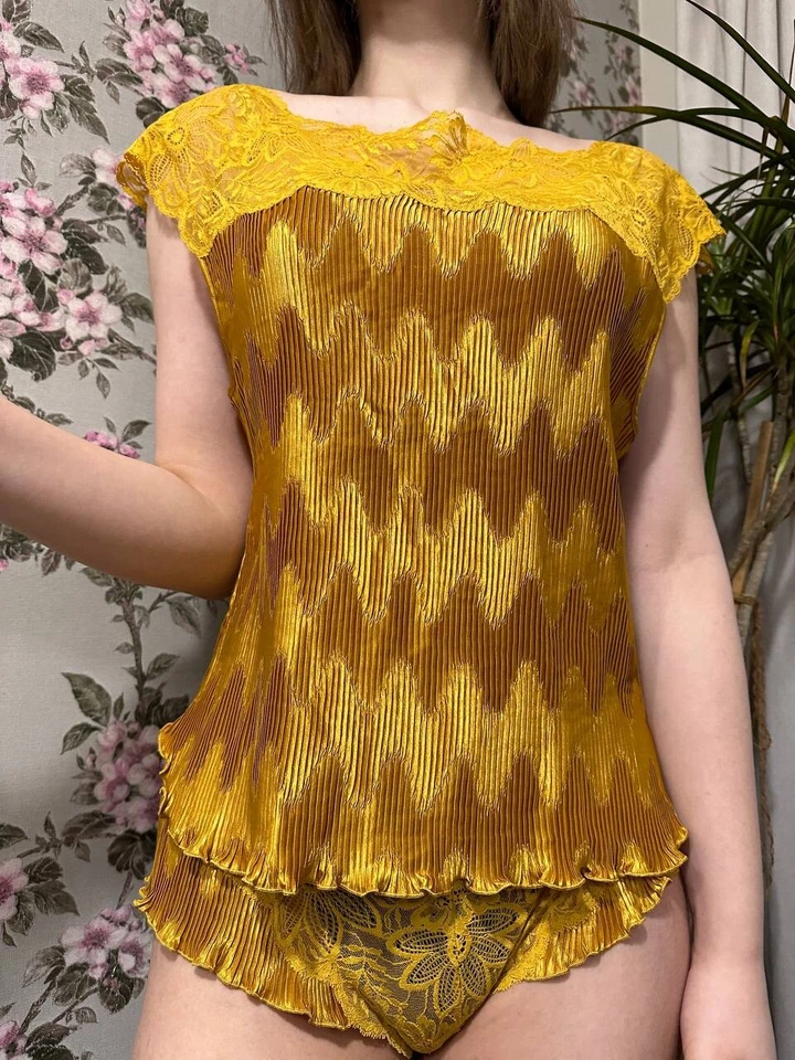 La Perla Vintage Mujer Arrugado 2 Piezas Conjunto Top y Pliegues Cortos Encaje Talla 3 Foto 2 de 4