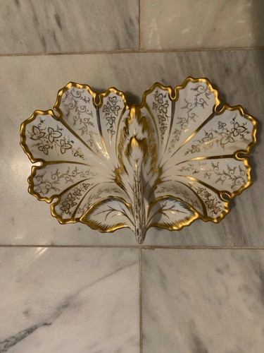 VINTAGE PORCELAIN DISH - LARGE LEAF DESIGN W/CENTER HANDLE- ORNATE GOLD PAINTING - Picture 22 of 24