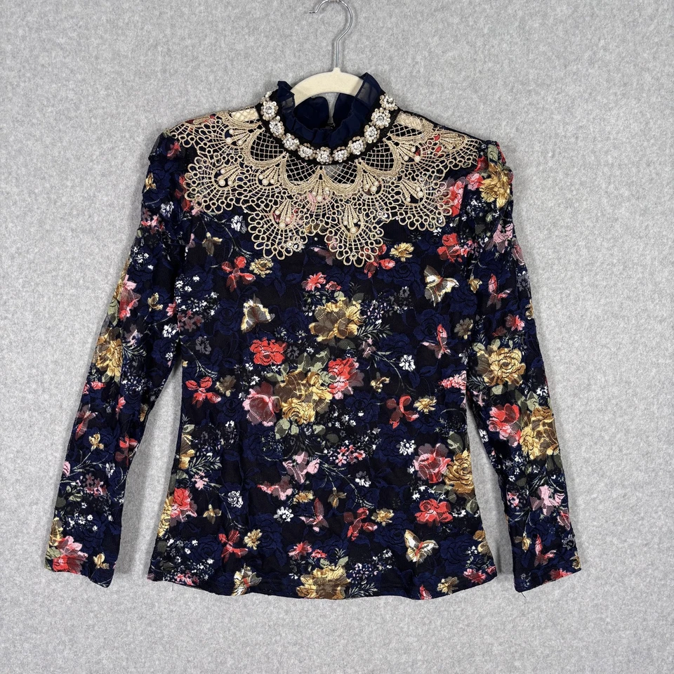 Blusa de renda média pérolas borboletas ouro crochê coquete vitoriano maximalista