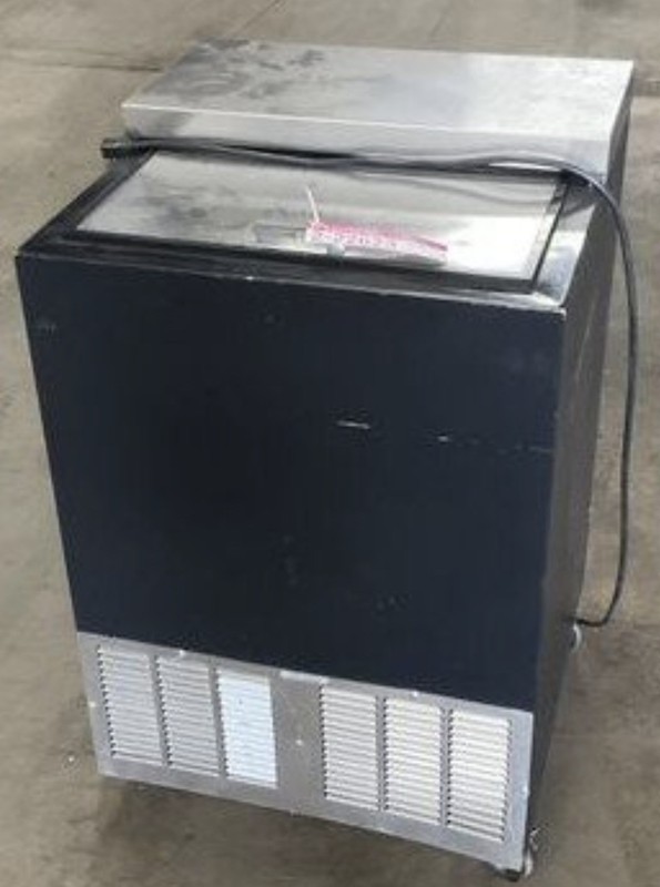 Freezer - Perlick model BC24 commercial horizontal slide top mug-glass chiller