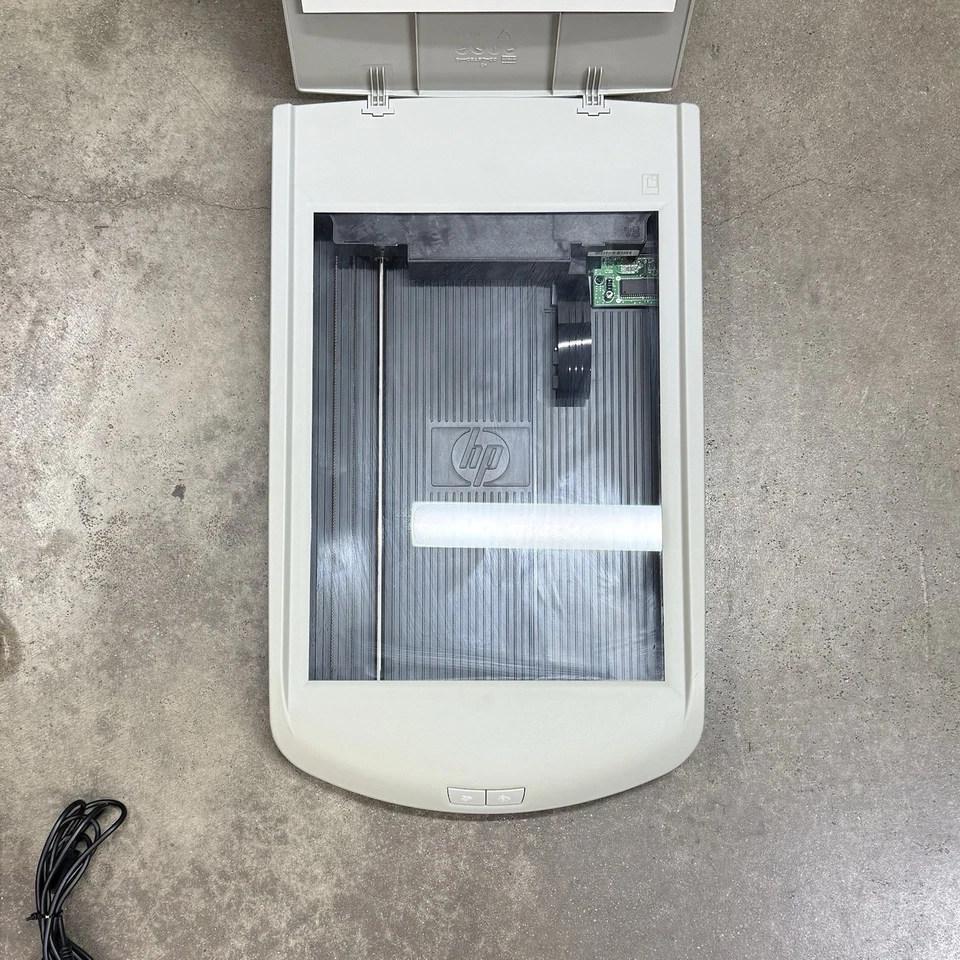 HP Scanjet 2300C Q2950A Color Flatbed Scanner USB Tested Works w/ Cable - Image 4 of 4