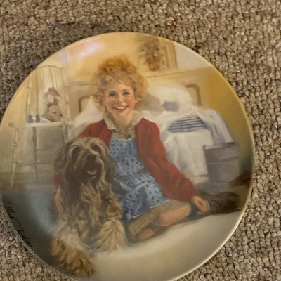 Knowles Limited Edition Annie and Sandy Collector Plate Fine China 1983 8.5 in