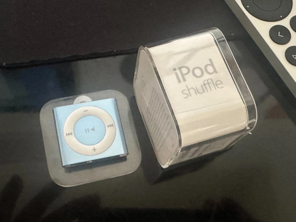 Vintage new Apple x Genentech iPod Shuffle 2GB 4th Generation Blue Model A1373 - Image 2 of 4