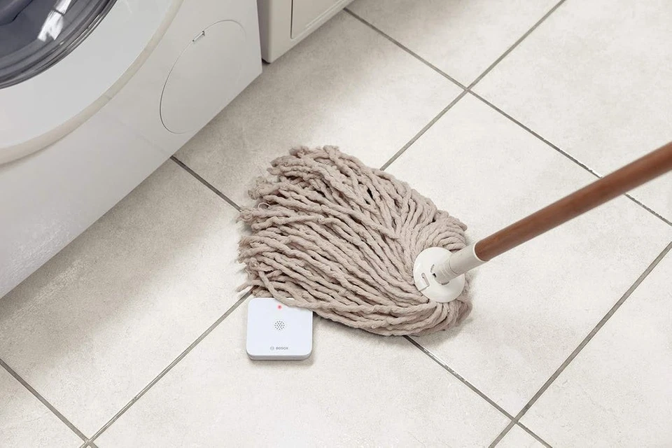 Bosch Smart Home Wassermelder, Mit Notrufschnellwahl in Der App, Rutschfest - Bild 4 von 4