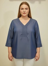 Pleated V-neck Three-quarter Sleeve Knit Top