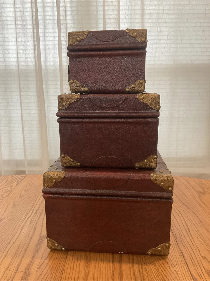 Juego de 3 piezas de maleta de vapor de cuero sintético con bordes de latón réplica de baúles anidados exhibición Foto 3 de 4