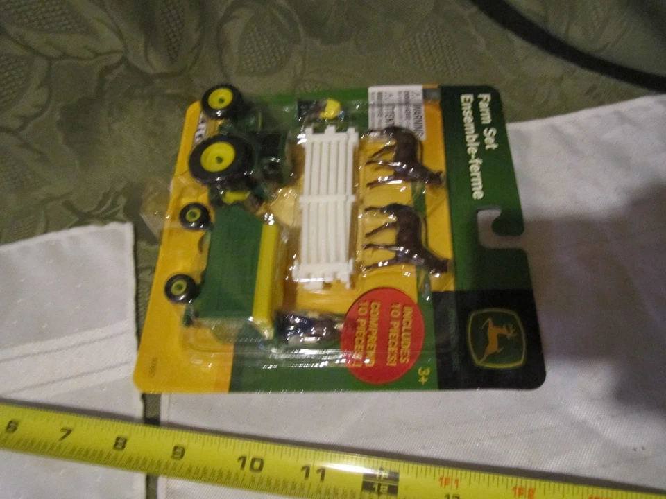 Ertl John Deere Farm Tractor Barn Set NEW Wagon fence Farmer Horse Equine white - Image 3 of 3