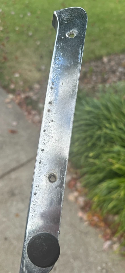 1968 年 Oldsmobile Cutlass 抽油烟机唇饰中心中鼻 V 前旧 68 — 第 2/4 张图片