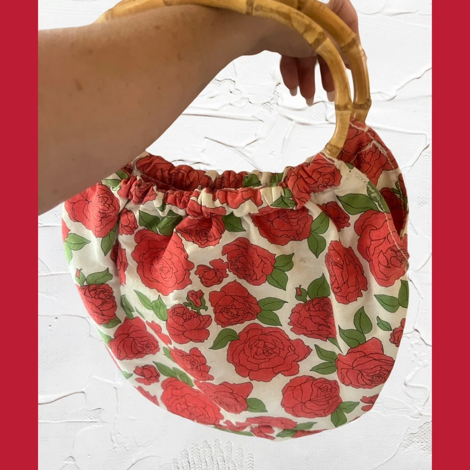 Bolso de mano boho vintage rojo floral con asas de bambú Foto 2 de 4