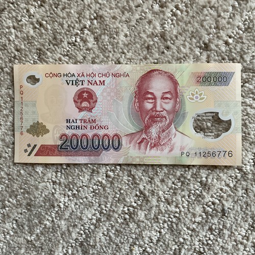 200,000 VIETNAM DONG Polymer Banknote, 200K VND currency, Viet Nam Travel Cash