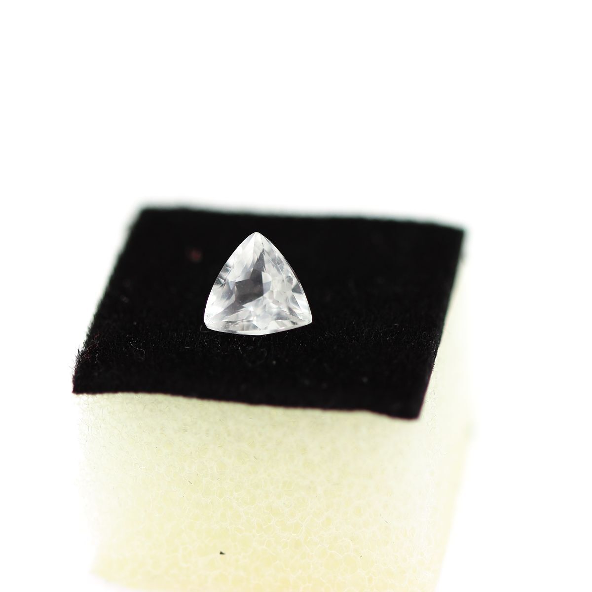 Danburite du Mexique IF de 1.02 cts pour haute joaillerie transparente