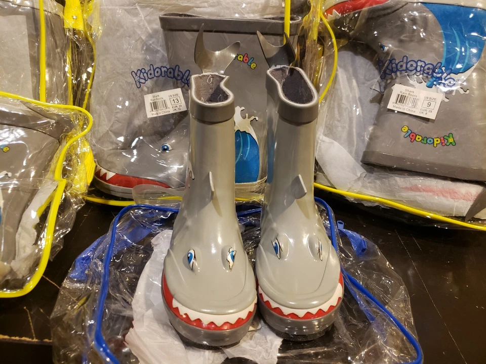 Nuevas Botas de Lluvia KIDORABLES Tiburón Niños Pequeños Talla 13T 12T 9T 7T 5T Niños Zapatos Foto 2 de 4