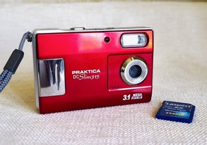 PRAKTICA DC Slim 315 compact 3.1MP digital camera with memory card Y2K