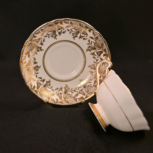 Paragon Set of 3 Cups & Saucers A97D Trumpet Flowers in Gold on White 1957-1960 - Picture 11 of 24