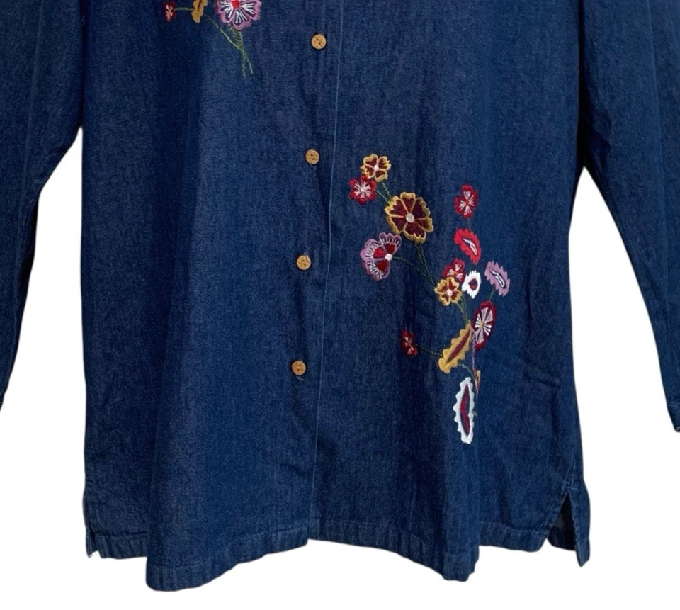 Blusa Bobbie Brooks con botones para mujer talla XL azul denim bordado floral Foto 3 de 4