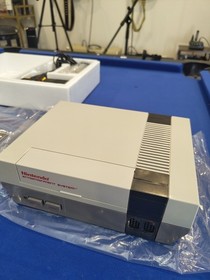 Nintendo Entertainment System Control Deck NES Console Two Controllers Complete!