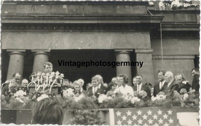 Z4537 Foto 1963  Robert F. Kennedy mit Frau und Kinder in Berlin