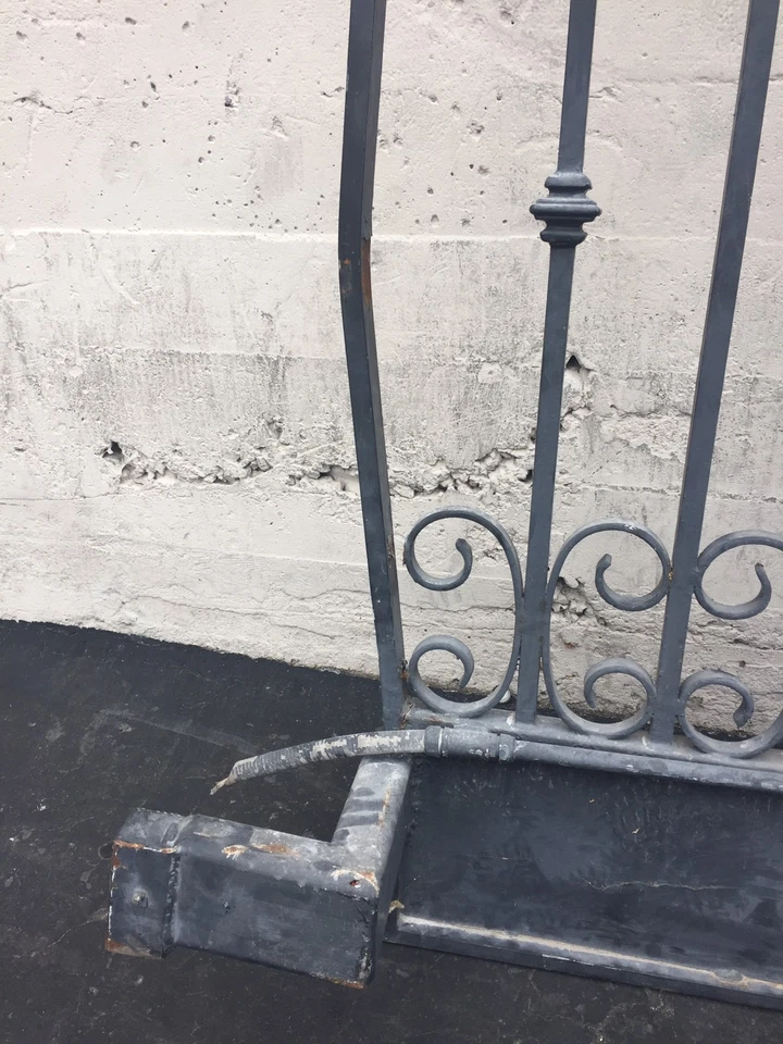 Puertas de entrada puertas de hierro dobles 103"x63”ea 126total abiertas Foto 4 de 4