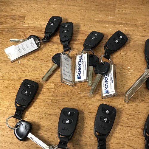 Lot x 37 OEM Genuine Hyundai Accent Keyless Entry Fob Remote TQ8RKE-3F01 W/keys - Picture 2 of 19