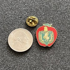 La Crescent Hokah Lancers District # 300 Minnesota School Pin Pinback #44240
