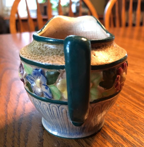 Vintage Majolica Creamer Pitcher Made in Japan ~ Pretty Design Great Colors~Chip - Picture 2 of 5