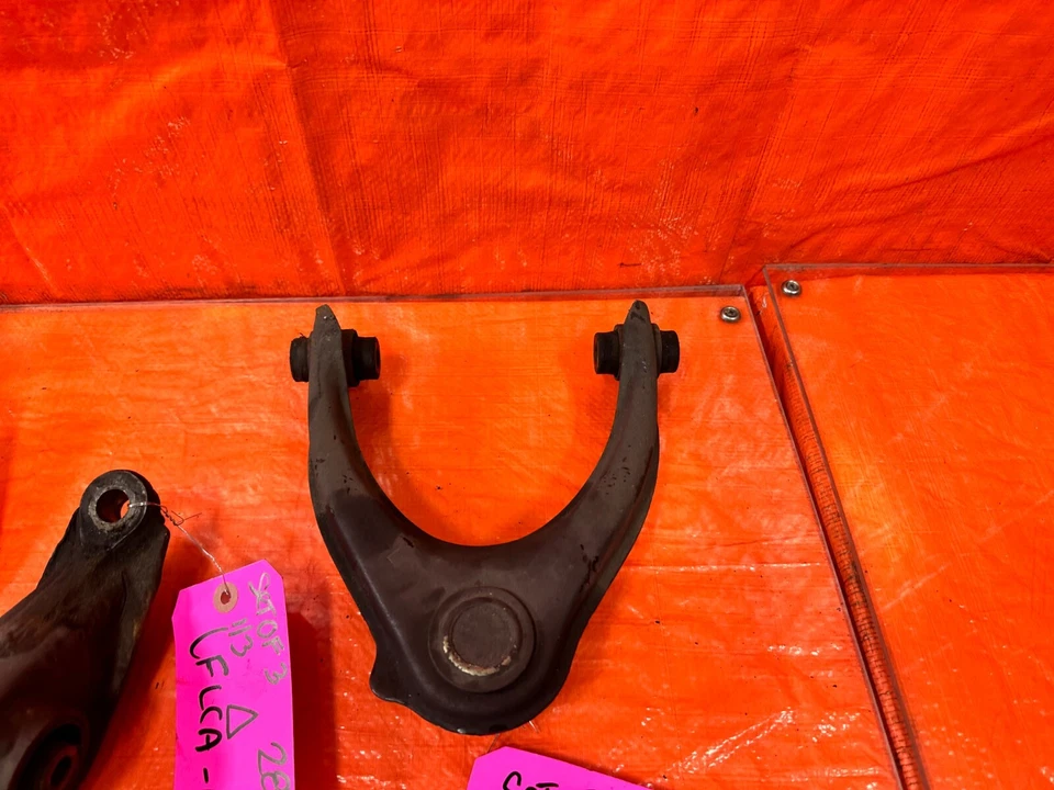 99-00 HONDA CIVIC SI EM1 CUBO DE JUNTA DE EIXO DIANTEIRO ESQUERDO COM BRAÇOS DE CONTROLE FABRICANTE DE EQUIPAMENTO ORIGINAL 284 - Imagem 2 de 4