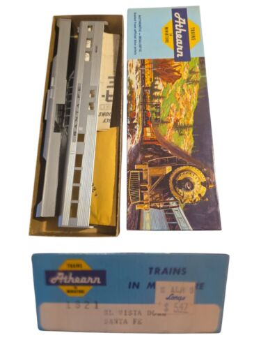 Vintage HO Scale Athearn 1821 SL Vista Dome Santa Fe
