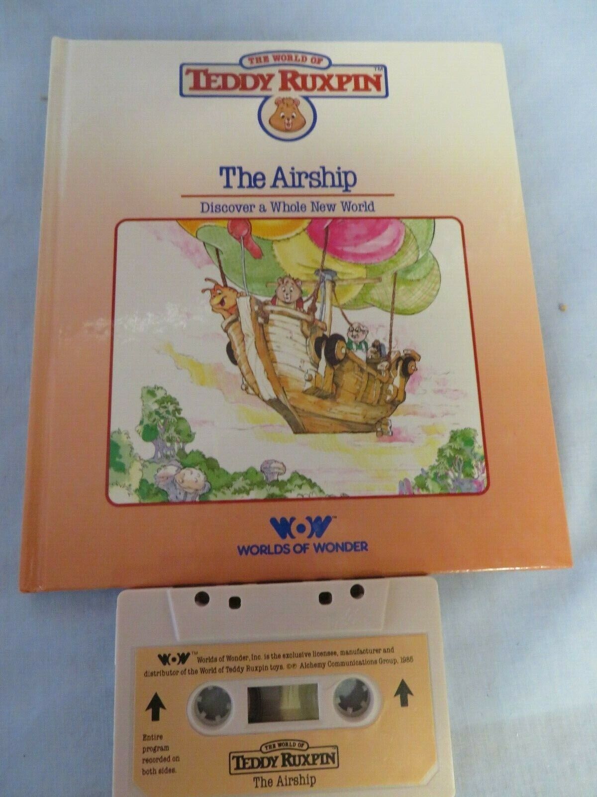 WORLDS OF WONDER THE WORLD OF TEDDY RUXPIN THE AIRSHIP BOOK & TA