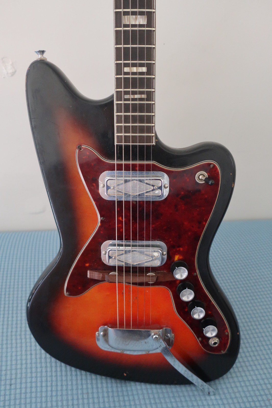 Vintage 1960s Silvertone Guitar Silhouette 1478 DeArmond pickup Harmony Kay