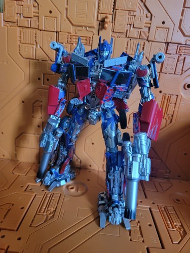 Red Blue MPM LT02 LEGENDARY TOYS LT 02 MASTERPIEC Optimus Prime Action Figure - Picture 1 of 4