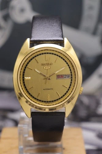 Vintage Seiko 5 Day&Date  Automatic Japan Movement No. 7009 Mens Wrist Watch.