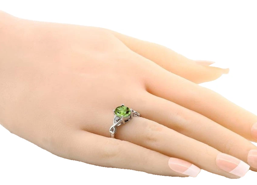 925 Sterling Silver 1.80 Carats Oval Cut Natural Peridot and White Topaz Ring - Image 4 of 4