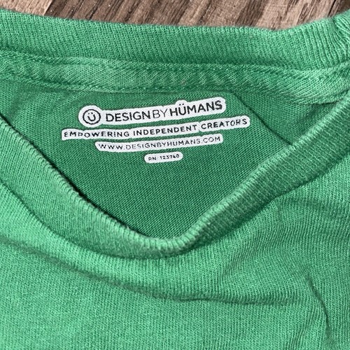Designed By Humans Alien Pocket T-Shirt Green Small 17x22 - Picture 3 of 3