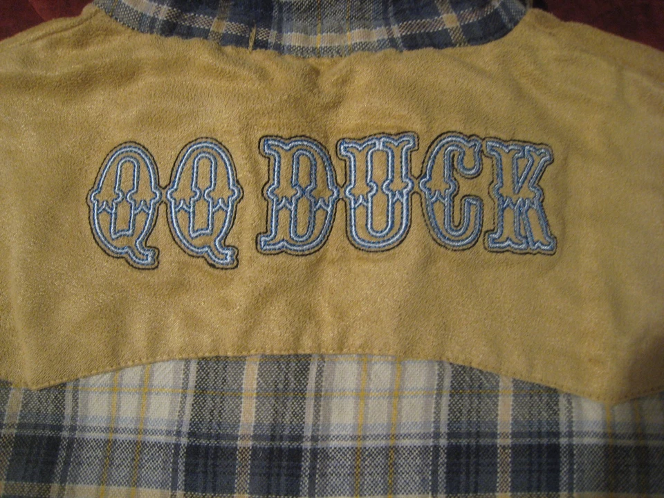 Camisa vintage QQ cinza pato flanela LS acabamento em couro sintético bordada infantil GG(18) - Imagem 2 de 4