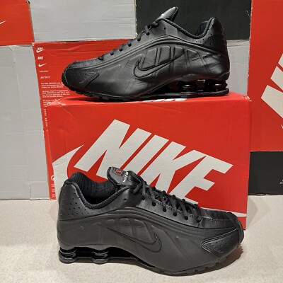 W Nike Shox R4 | TRIPLE BLACK/MAX ORANGE | UK 9 / US 11.5 / EUR 44