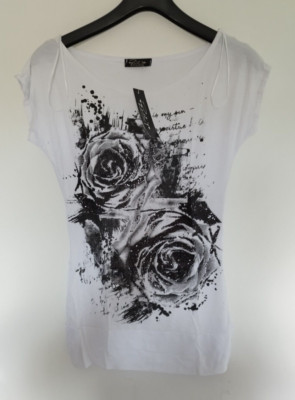 BUZY COLLECTION WHITE WITH BLACK ROSES TOP T-SHIRT SIZE M/L