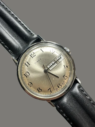 1979 Timex Marlin Men's Day/Date 25569-10679 Manual Watch RUNS England Dial 35mm