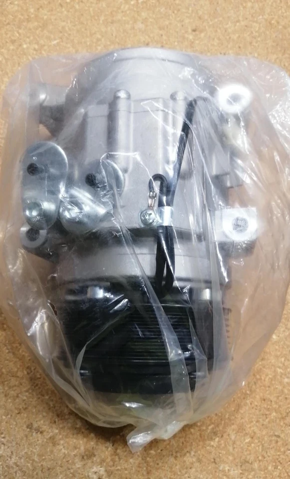 A/C Compressor w/ Clutch Fits For 2005-2015 Toyota Tacoma 2.7L 4.0L 8832004060 - Image 2 of 2