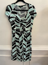 Karen Kane Fit & Flare Dress M Black Geometric Ruched V-Neck Cap Sleeve Knee