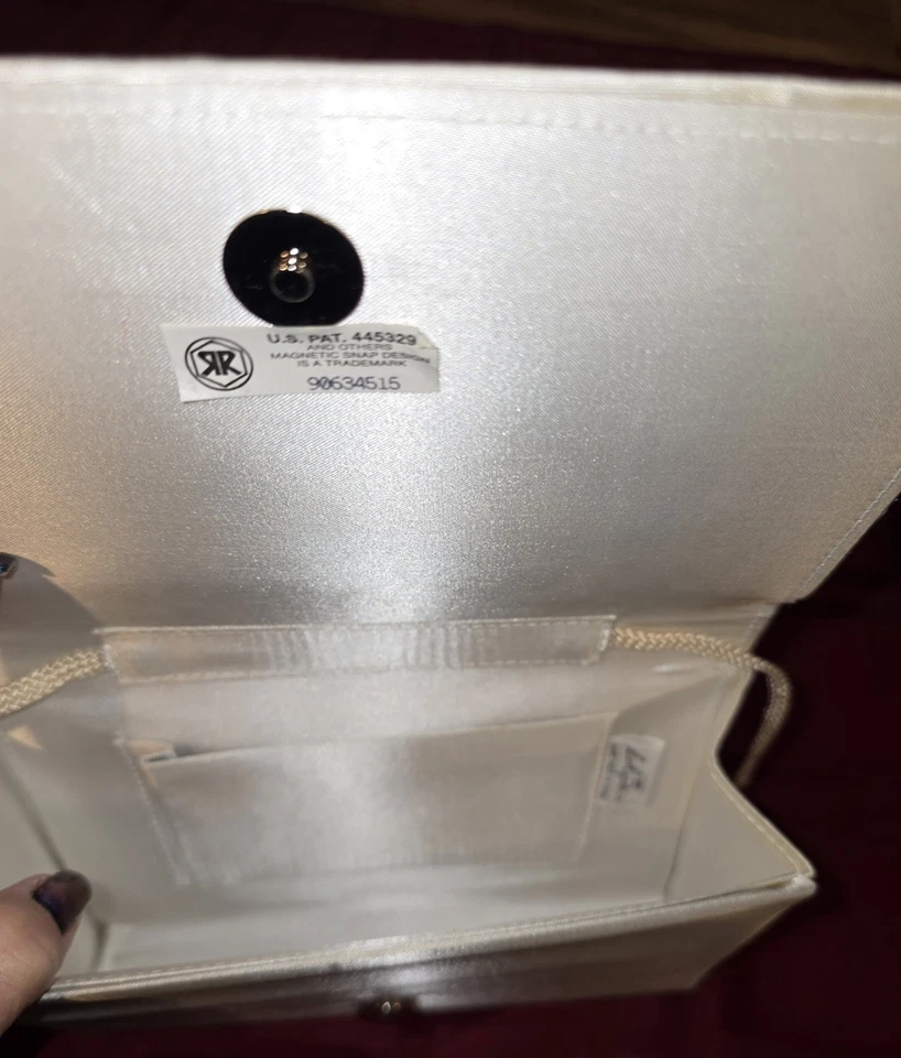 Bolsa tiracolo La Regale Ltd feita à mão floral creme e renda linda! - Imagem 3 de 4