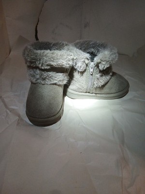 Cute Baby boots. Soft, ComfortableEasy on/off Size 4 NWT Boot Fur