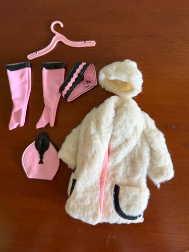 Barbie Vintage outfit #1467 Lamb 'n Leather 1970 Mod era Mint! Missing 1 Glove