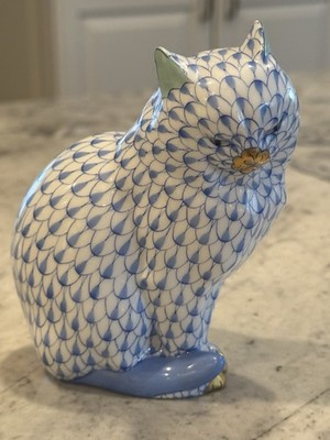 AUTHENTIC Herend Hungary Blue And White Cat Fishnet Gold Accent Figurine